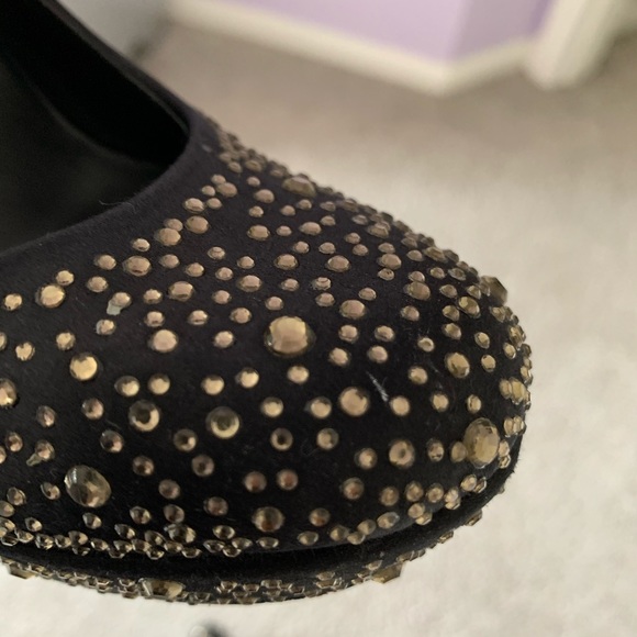 ⭐️ BCBGMAXAZRIA Black Satin Studded Pumps ⭐️ - Picture 6 of 8